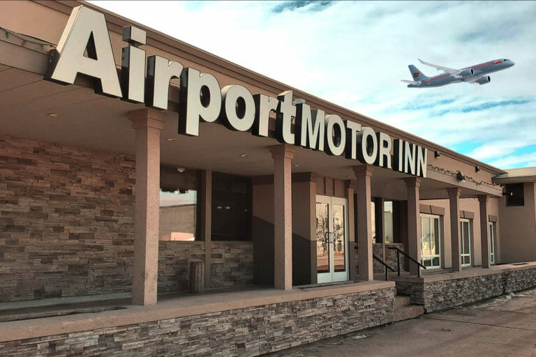 Airport Motor Inn - advance signs and awnings
